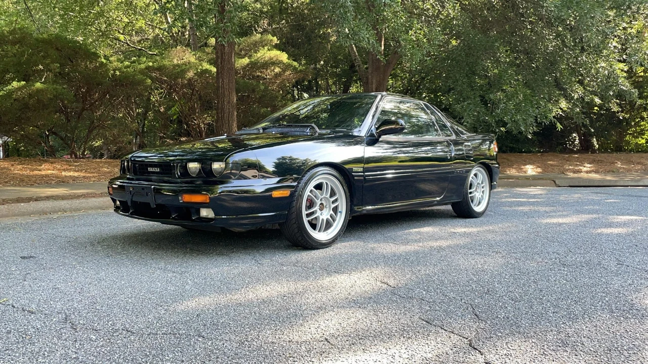 1991 Isuzu Impulse - Image 26 of 31