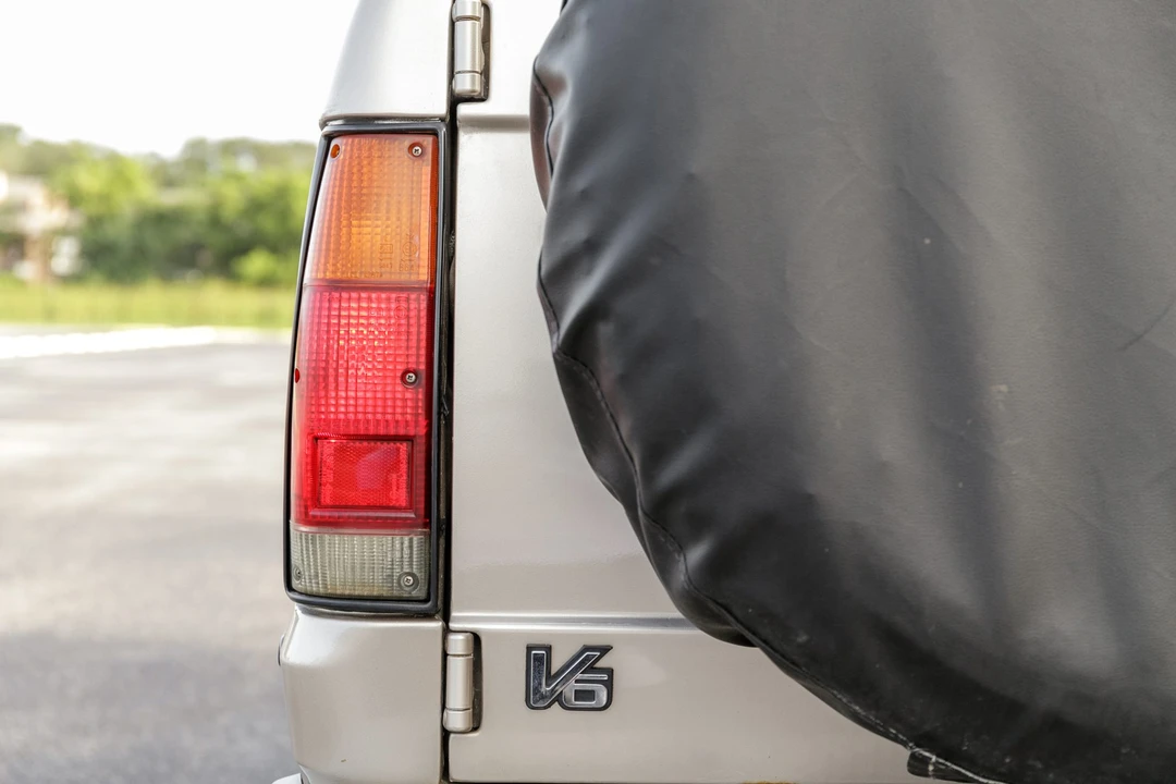 1991 Isuzu Trooper - Image 15 of 31