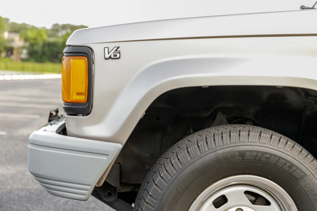 1991 Isuzu Trooper - Image 11 of 31