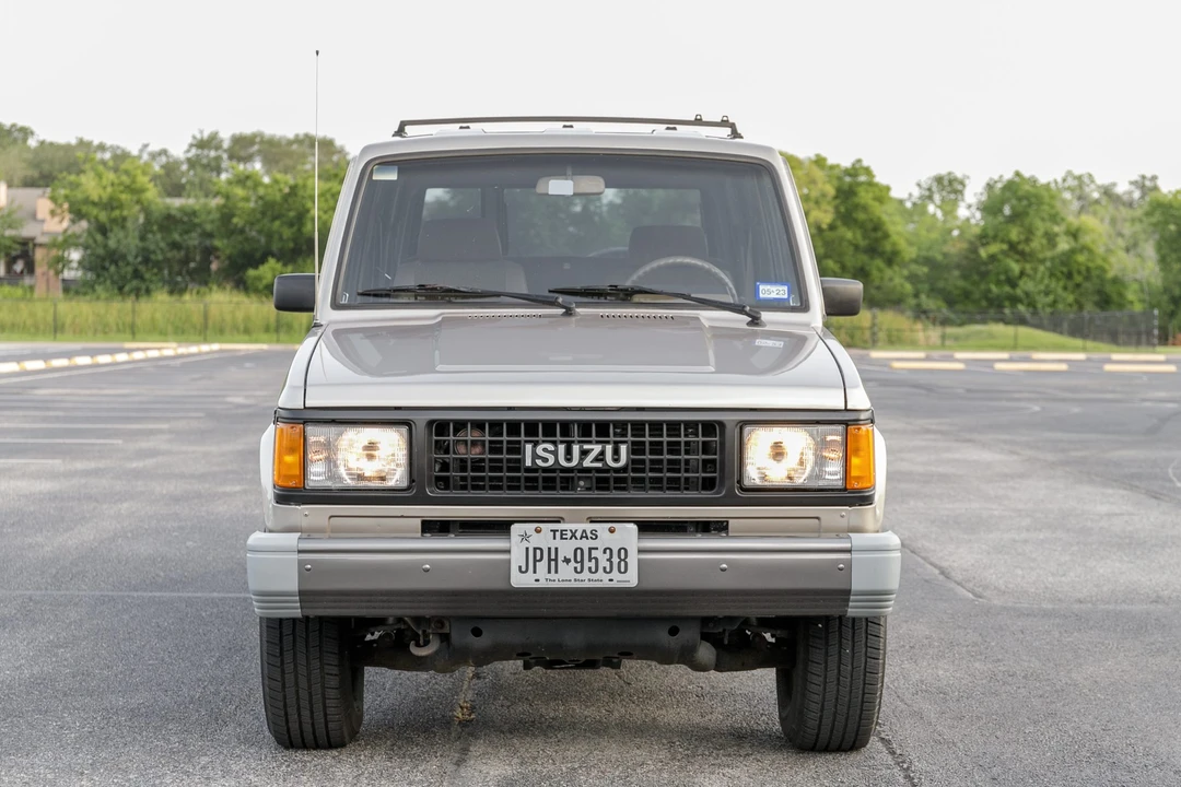 1991 Isuzu Trooper - Image 4 of 31