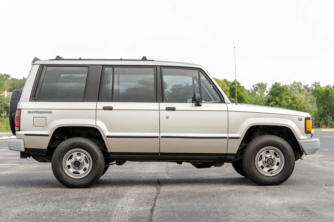 1991 Isuzu Trooper - Image 6 of 31