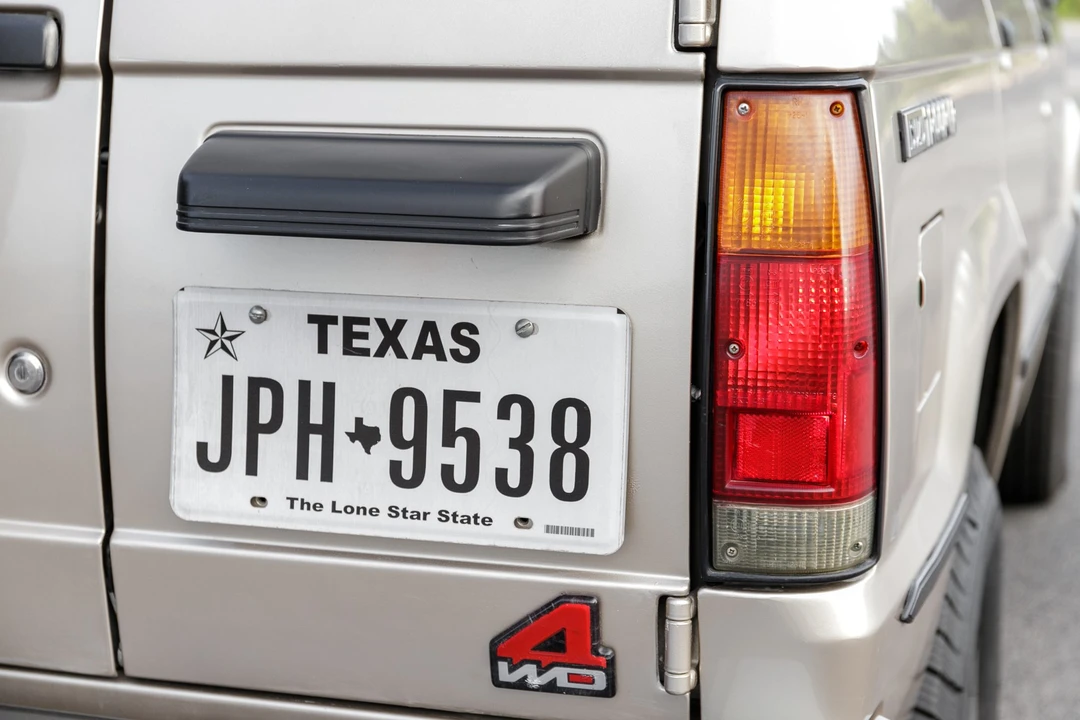 1991 Isuzu Trooper - Image 17 of 31