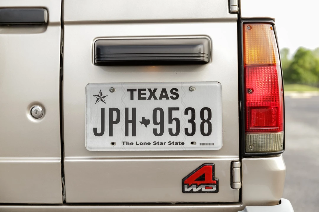 1991 Isuzu Trooper - Image 18 of 31