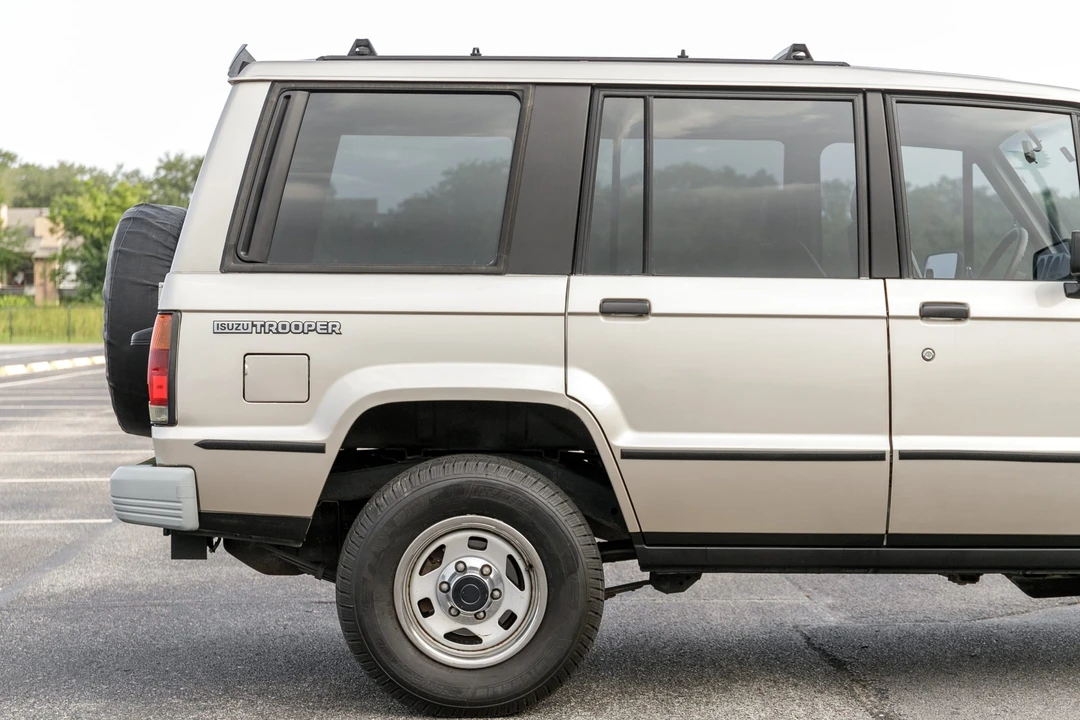 1991 Isuzu Trooper - Image 23 of 31