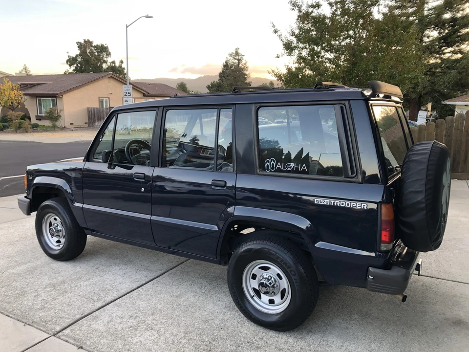 1991 Isuzu Trooper - Image 4 of 31