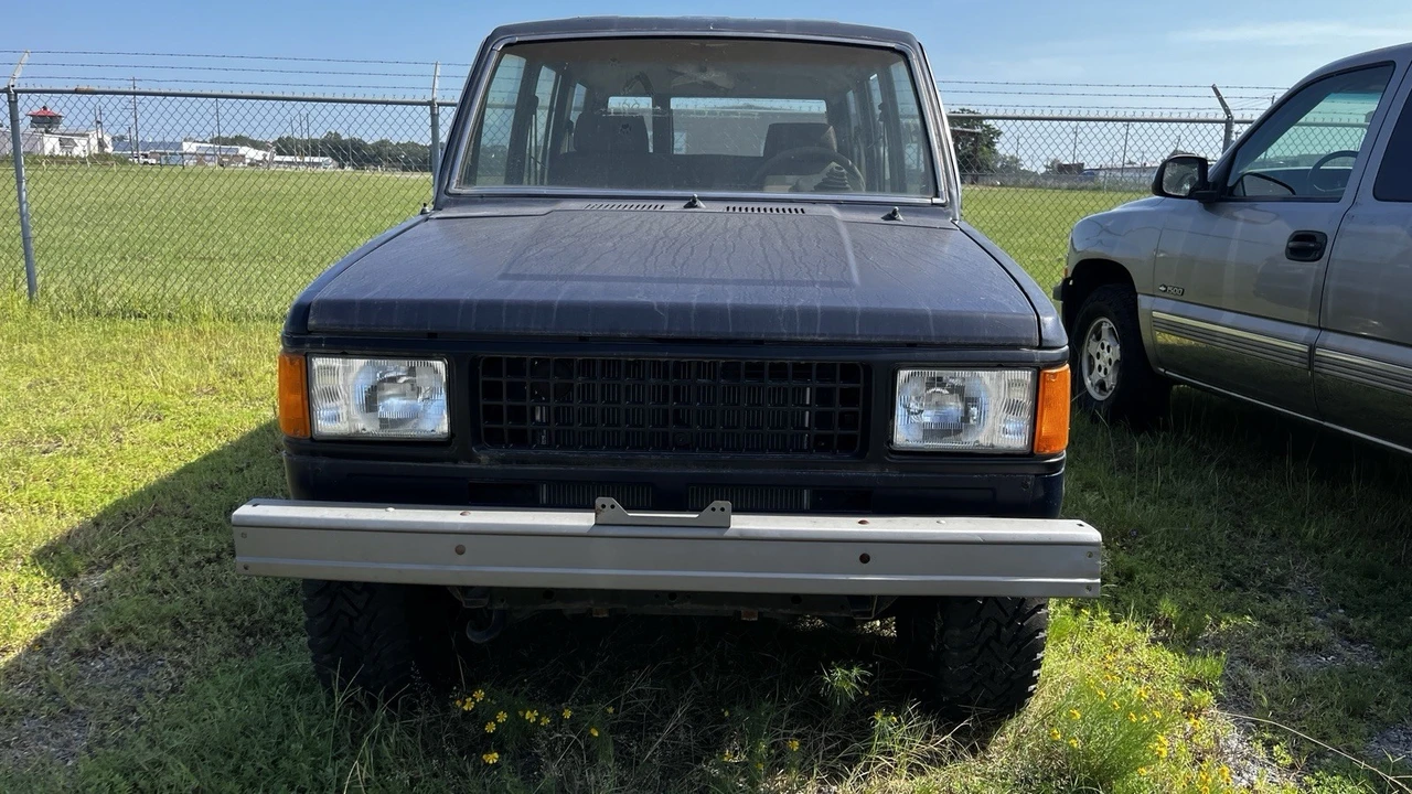 1991 Isuzu Trooper - Image 2 of 9