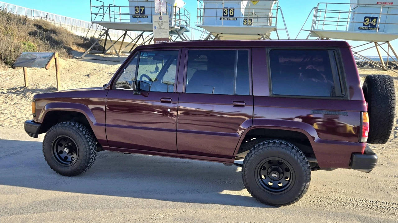 1991 Isuzu Trooper - Image 8 of 31