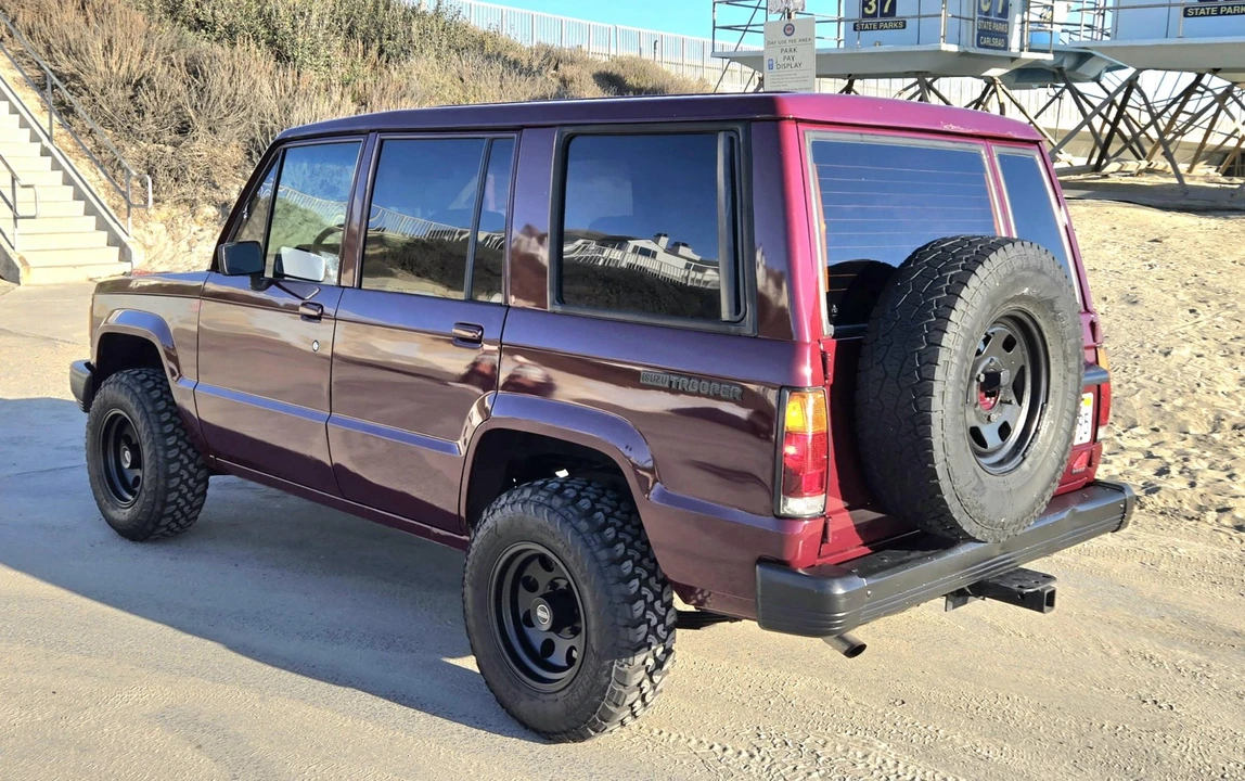 1991 Isuzu Trooper - Image 10 of 31