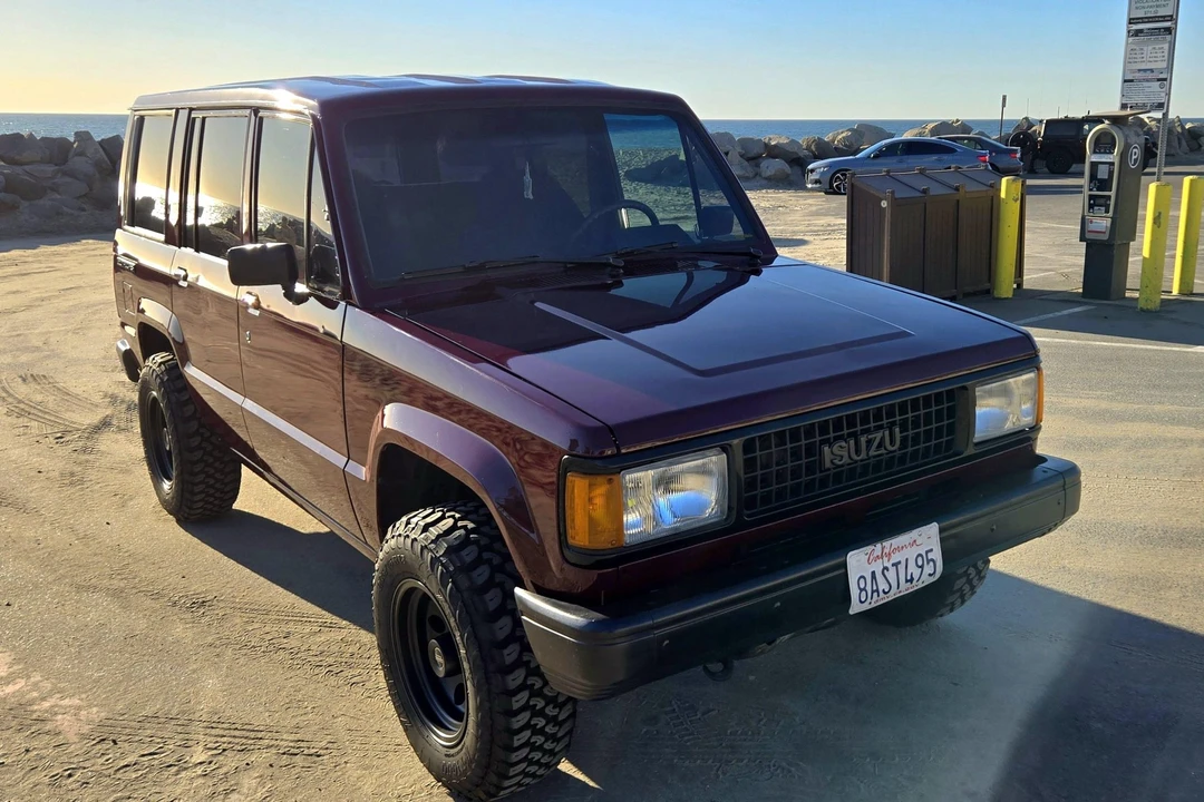 1991 Isuzu Trooper - Image 2 of 31