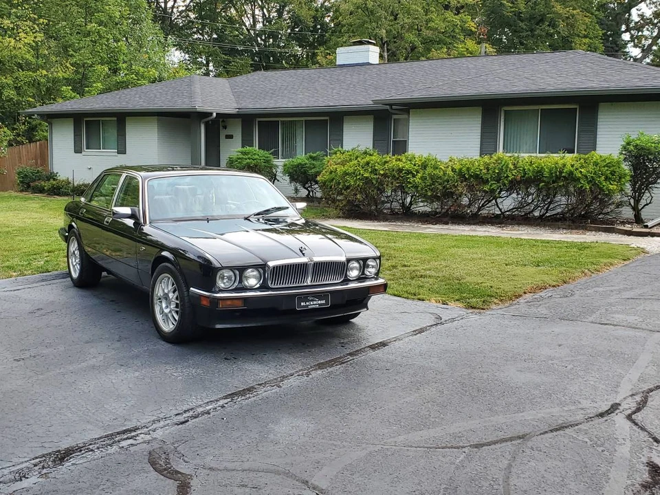 1991 Jaguar XJS - Image 2 of 2