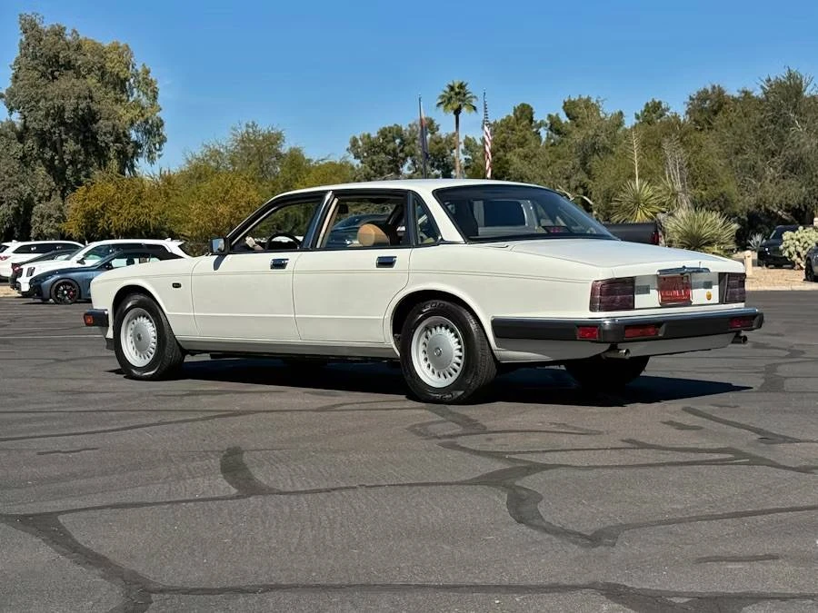 1991 Jaguar XJ40 XJ - Image 2 of 14
