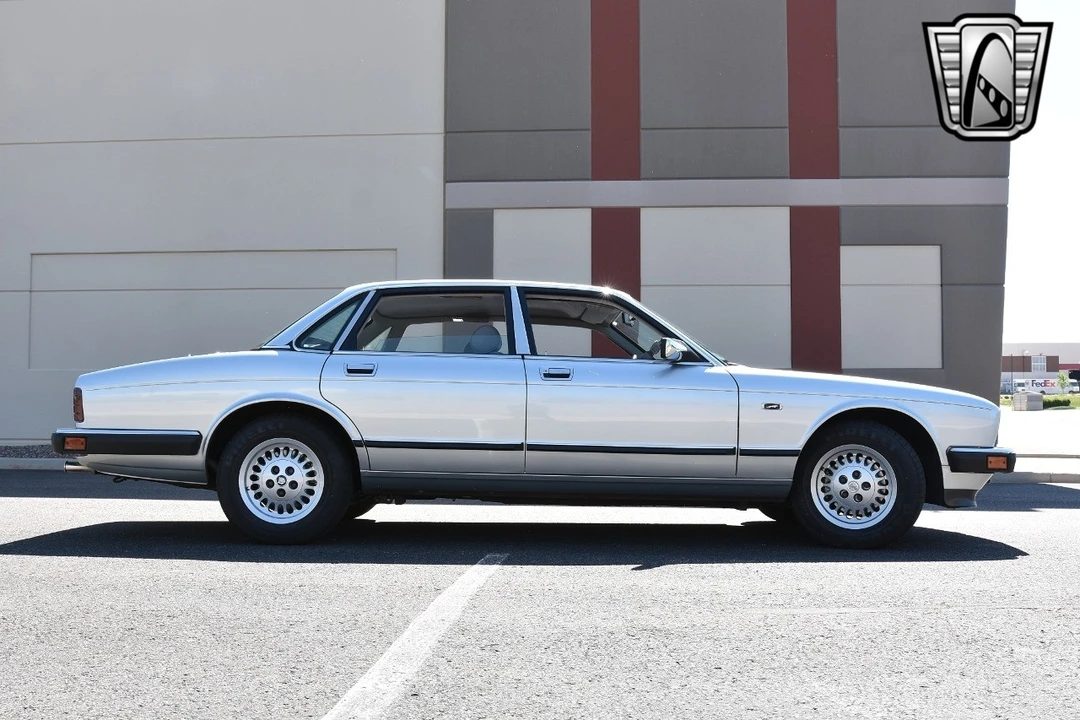 1991 Jaguar XJ40 XJ - Image 9 of 21