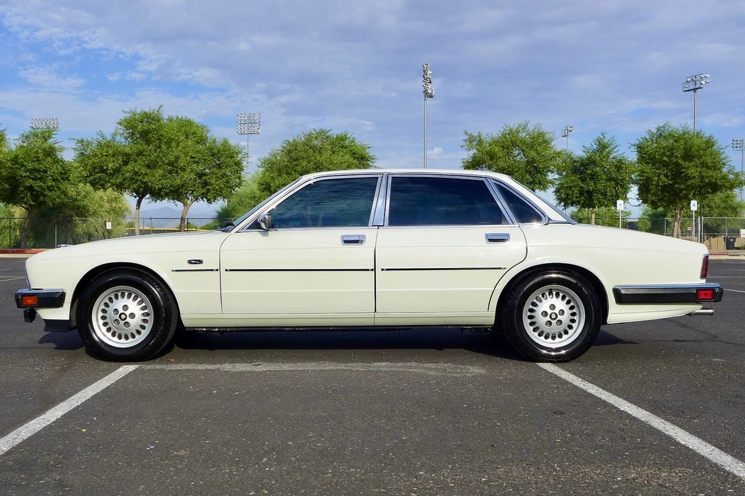 1991 Jaguar XJ40 XJ - Image 2 of 3