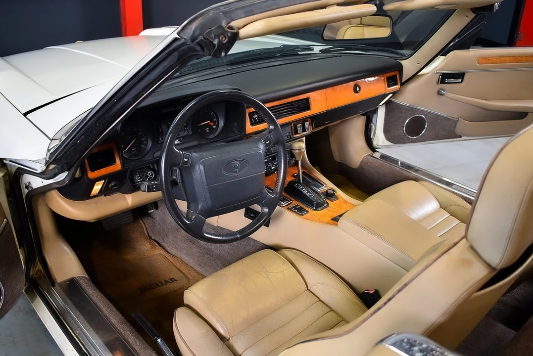 1991 Jaguar XJS Convertible - Image 29 of 30