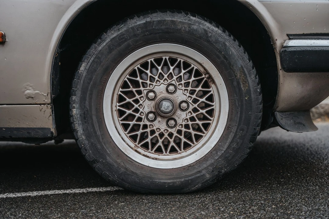 1991 Jaguar XJS - Image 9 of 30