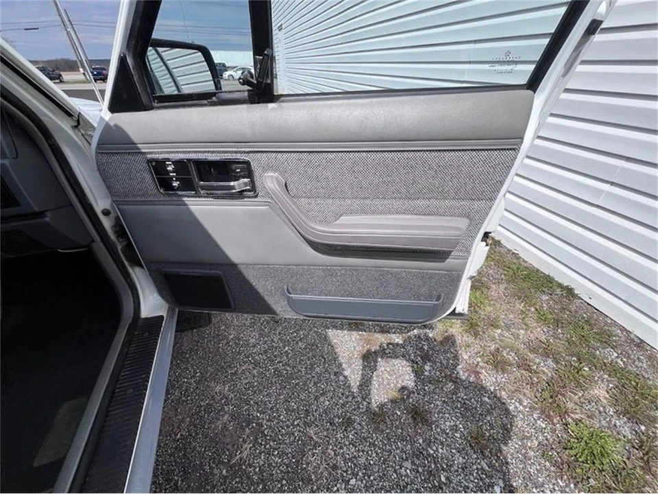 1991 Jeep XJ Cherokee - Image 23 of 31