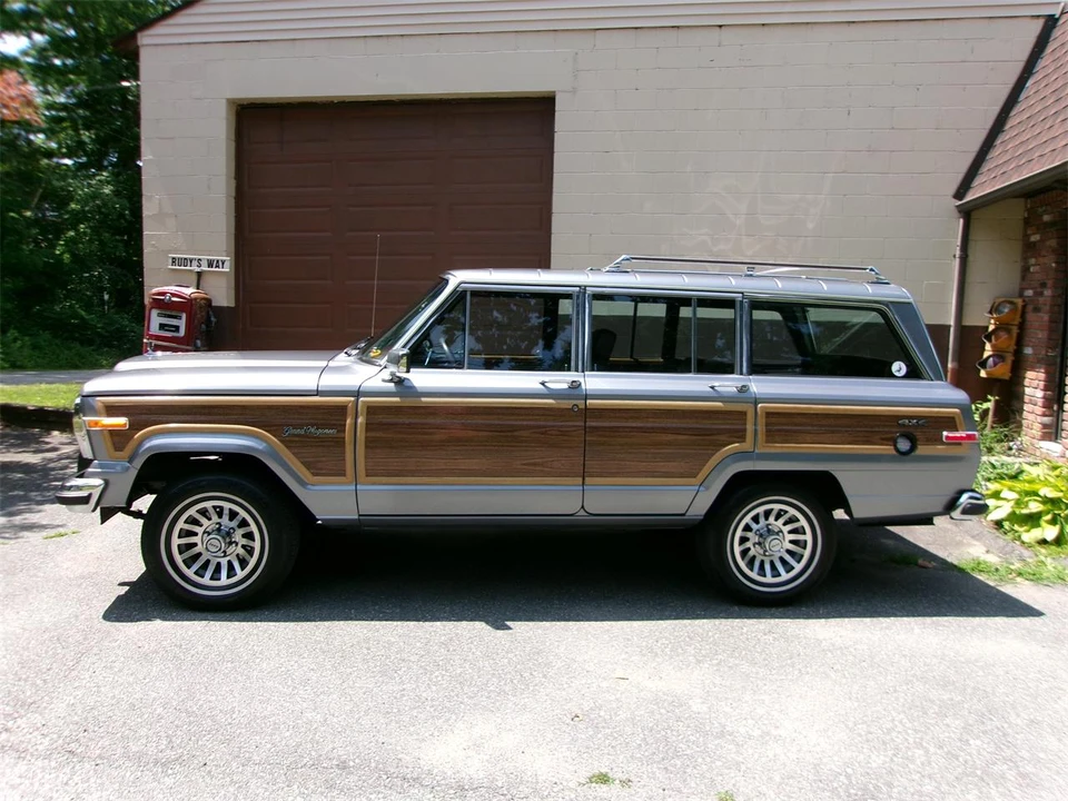 1991 Jeep SJ Grand Wagoneer - Image 5 of 31
