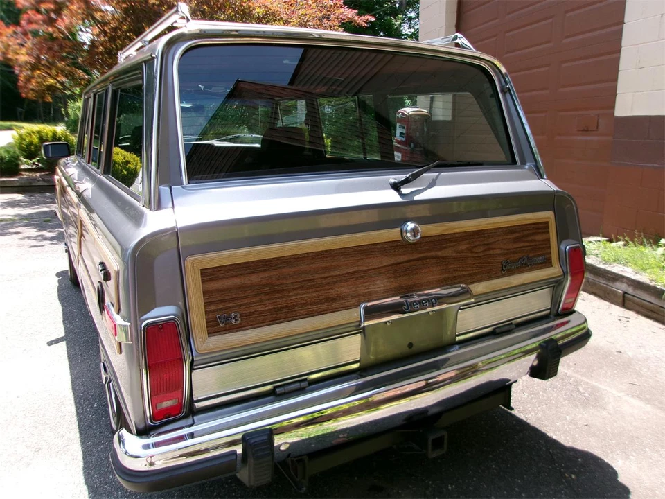 1991 Jeep SJ Grand Wagoneer - Image 10 of 31