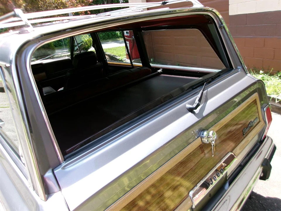 1991 Jeep SJ Grand Wagoneer - Image 13 of 31