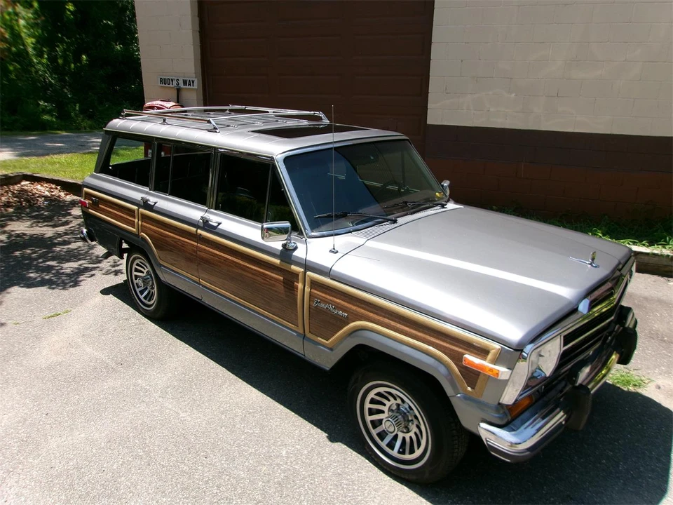 1991 Jeep SJ Grand Wagoneer - Image 20 of 31