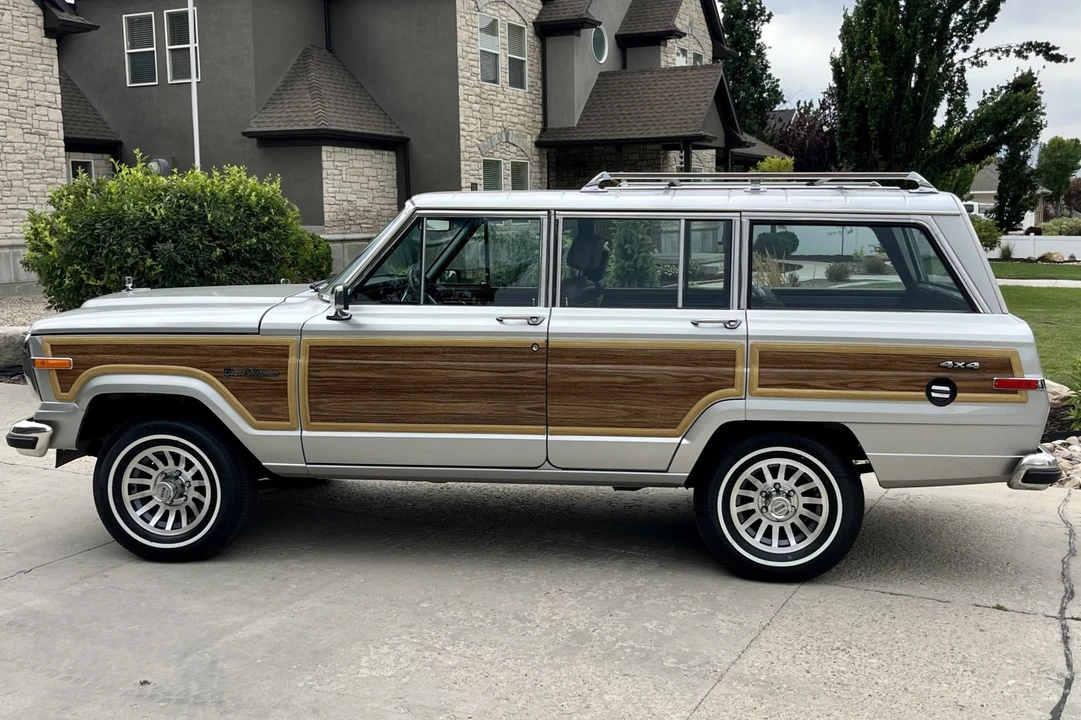 1991 Jeep SJ Grand Wagoneer - Image 11 of 31