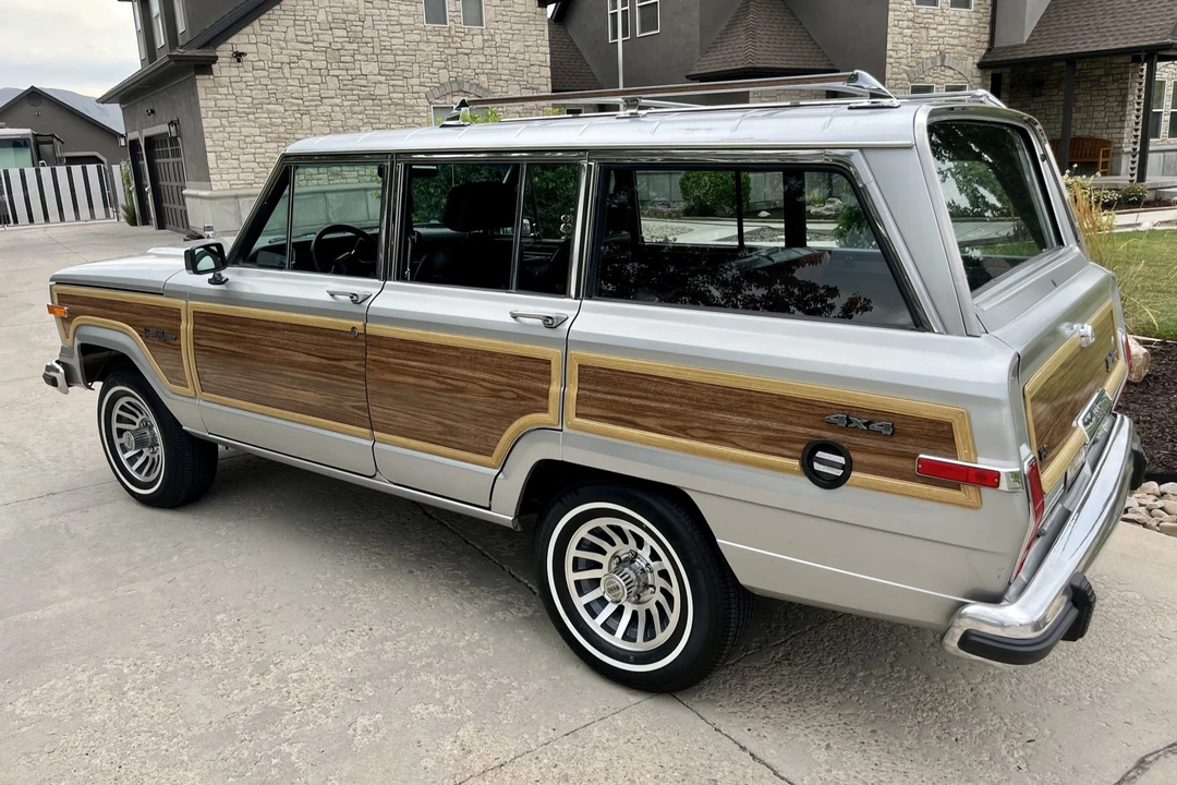 1991 Jeep SJ Grand Wagoneer - Image 10 of 31