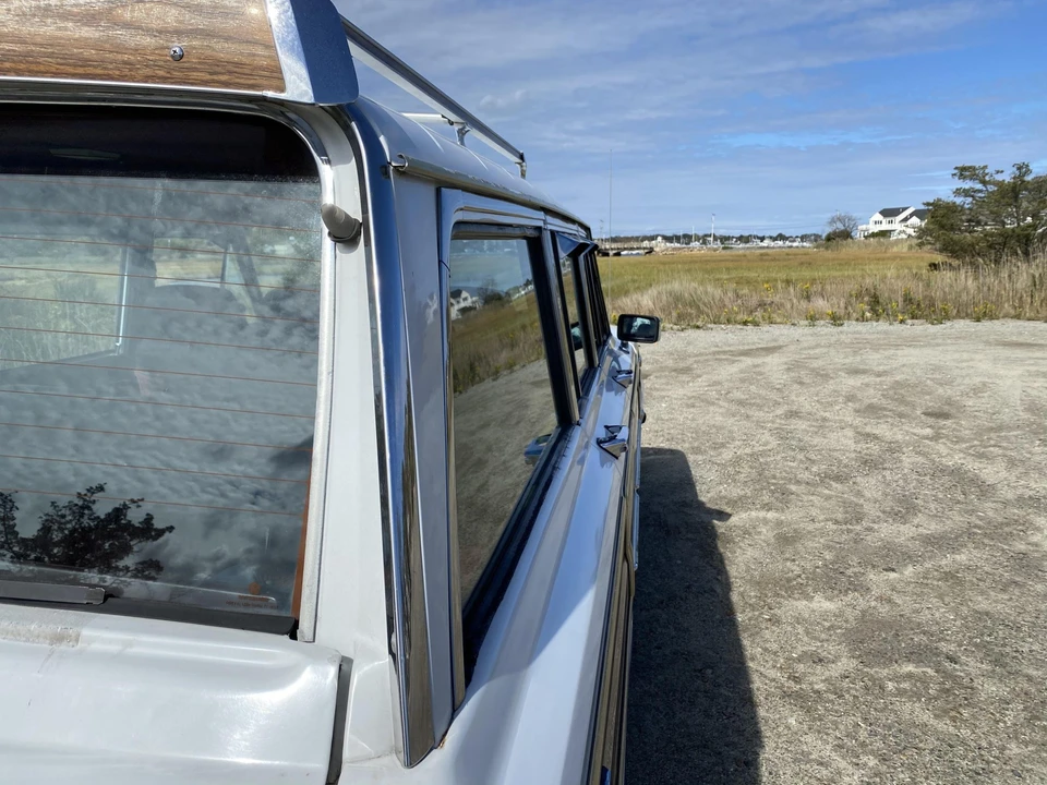 1991 Jeep SJ Grand Wagoneer - Image 19 of 31