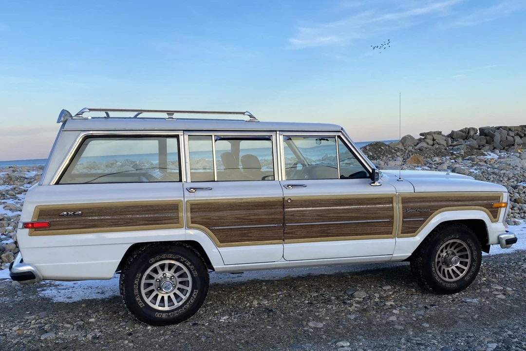 1991 Jeep SJ Grand Wagoneer - Image 12 of 31
