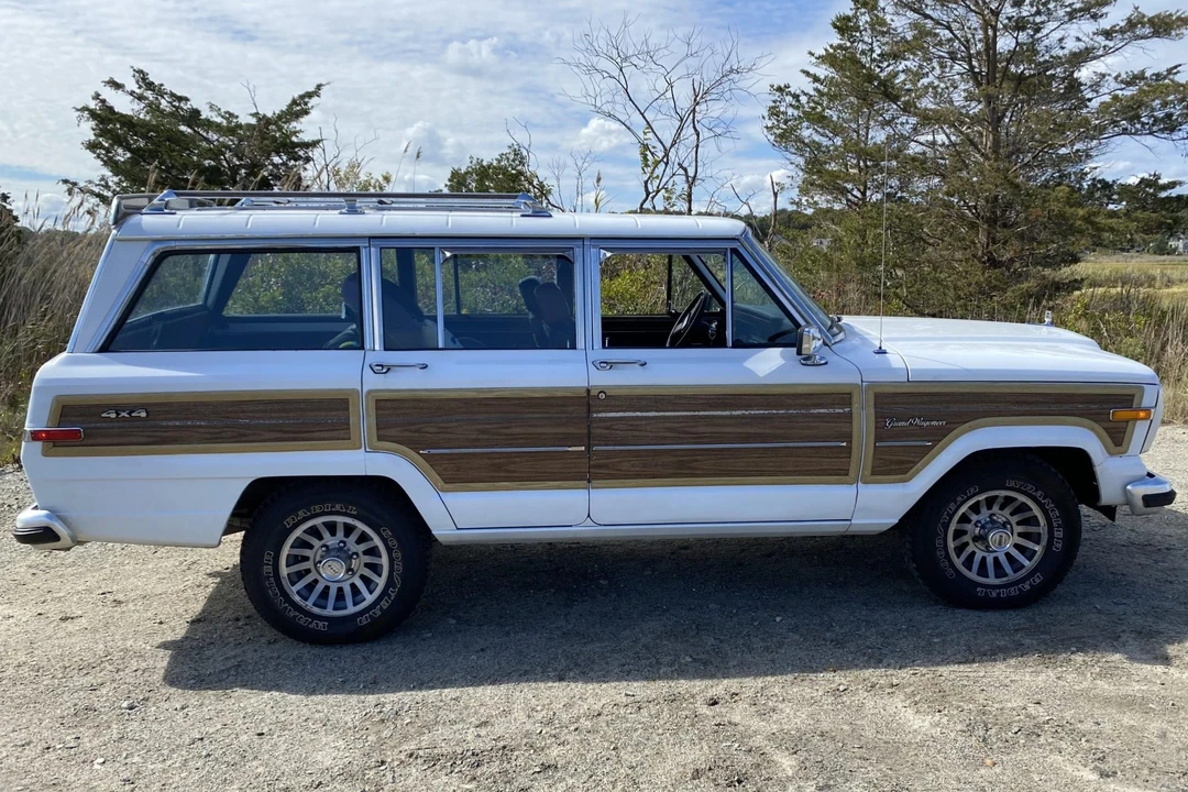 1991 Jeep SJ Grand Wagoneer - Image 11 of 31