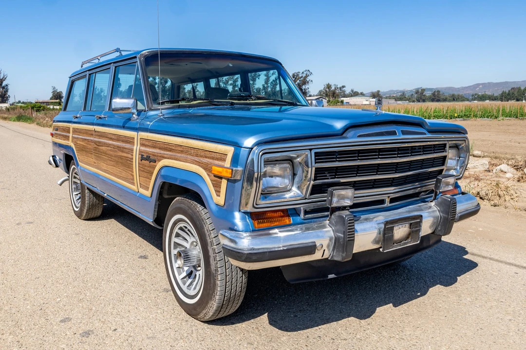 1991 Jeep SJ Grand Wagoneer - Image 5 of 31