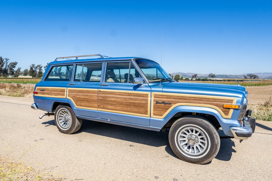 1991 Jeep SJ Grand Wagoneer - Image 7 of 31