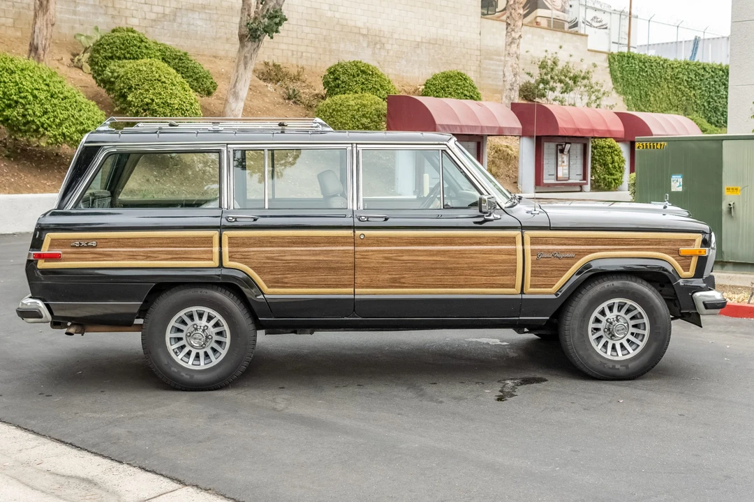 1991 Jeep SJ Grand Wagoneer - Image 12 of 31