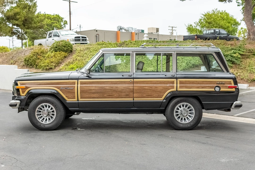 1991 Jeep SJ Grand Wagoneer - Image 4 of 31