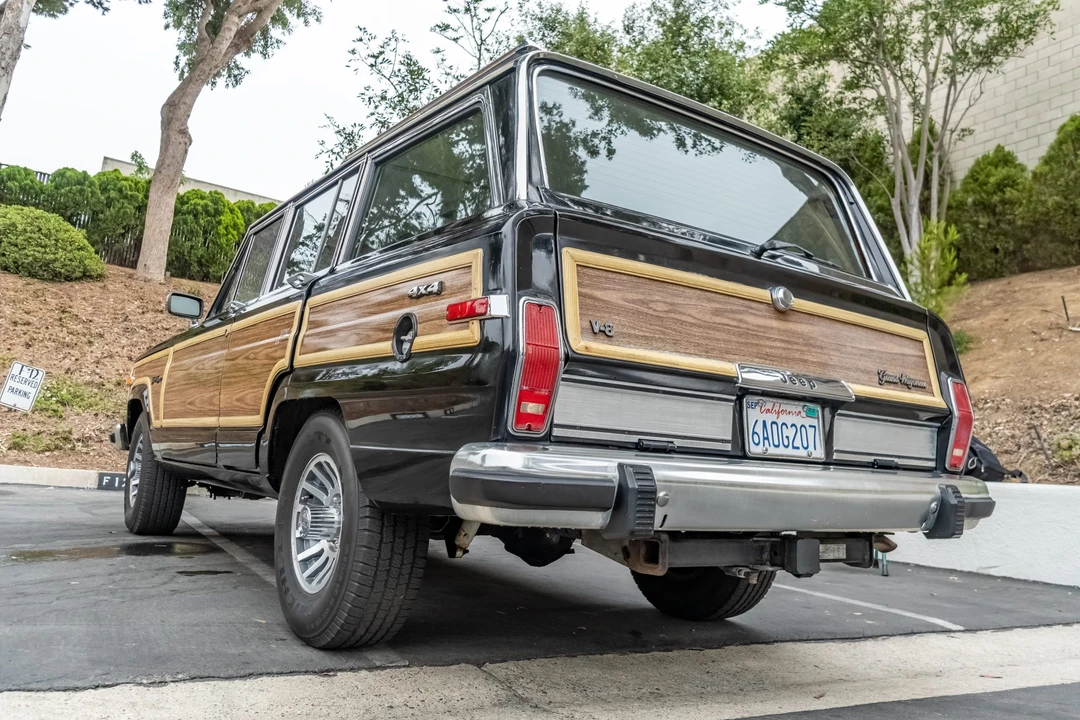 1991 Jeep SJ Grand Wagoneer - Image 5 of 31