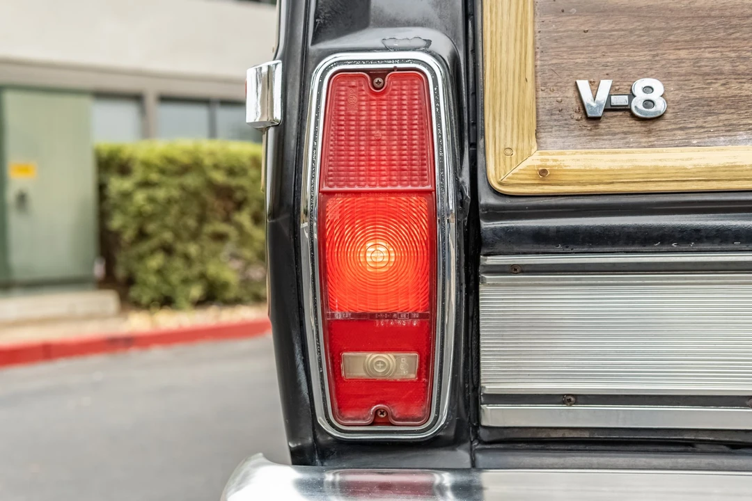 1991 Jeep SJ Grand Wagoneer - Image 24 of 31