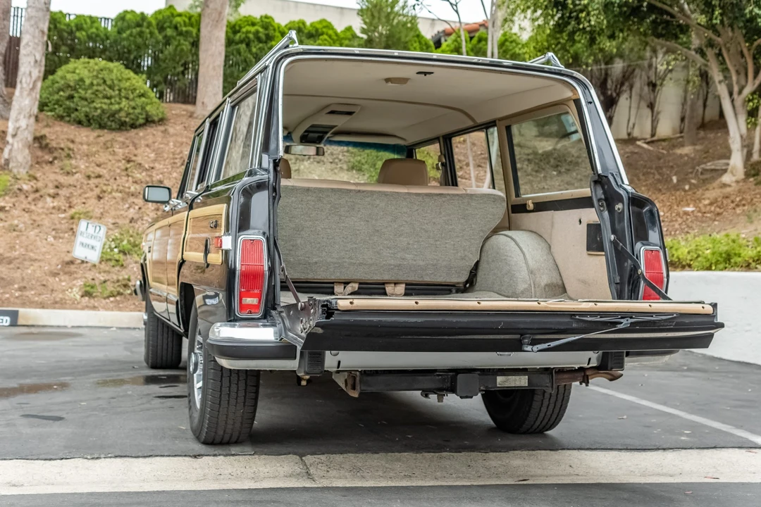 1991 Jeep SJ Grand Wagoneer - Image 7 of 31