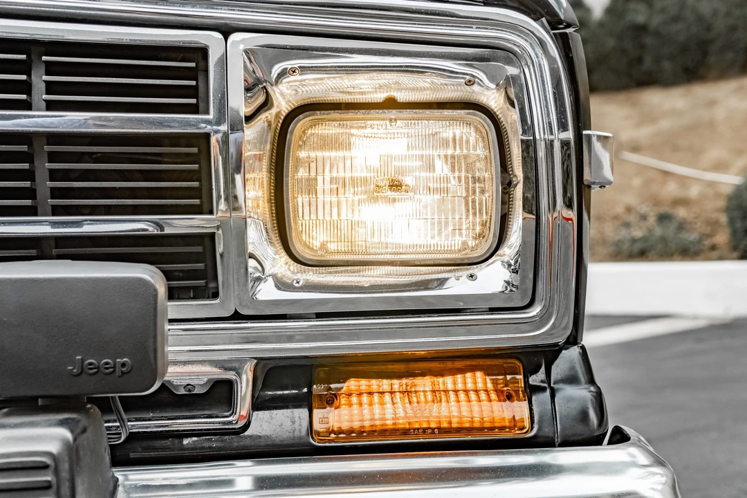 1991 Jeep SJ Grand Wagoneer - Image 20 of 31