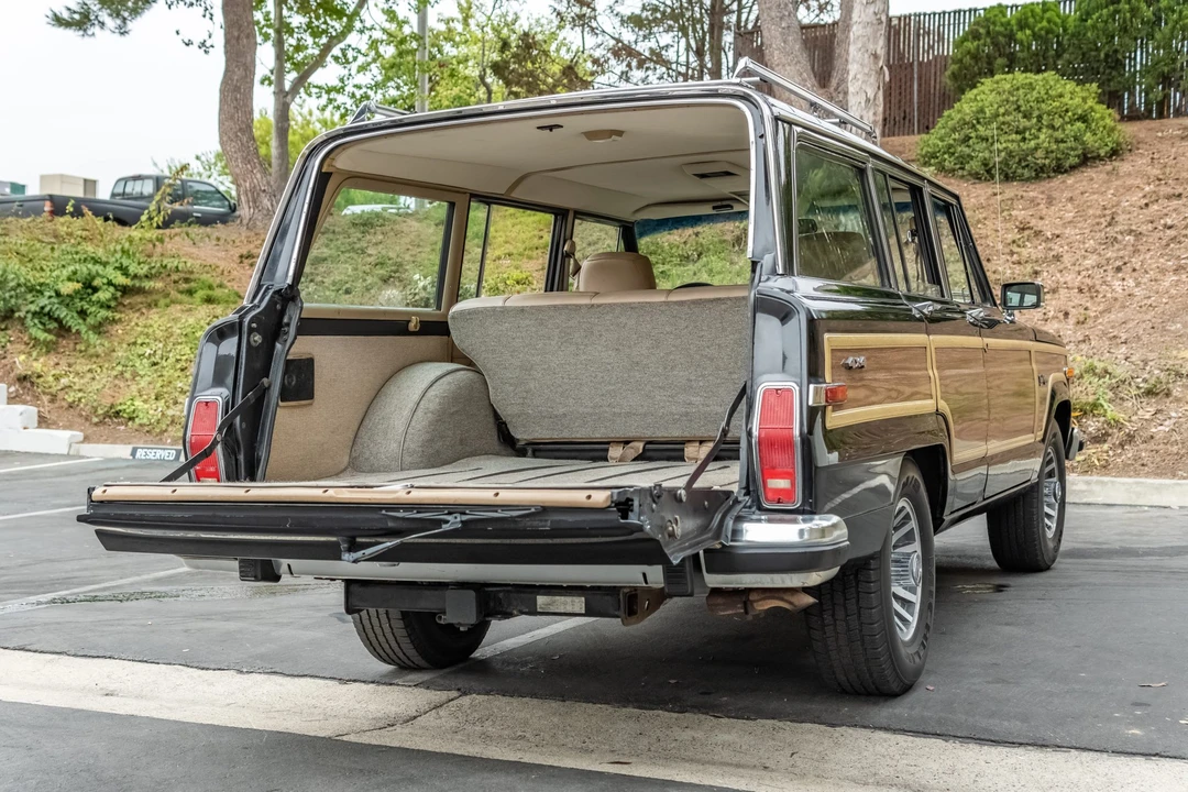 1991 Jeep SJ Grand Wagoneer - Image 9 of 31