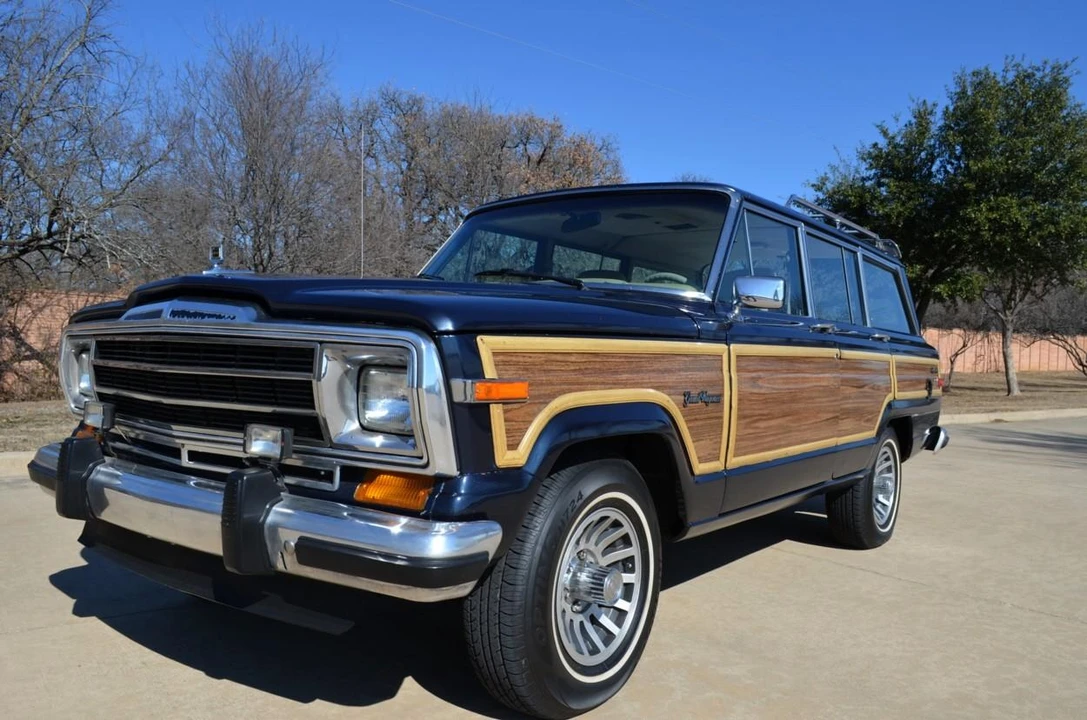 1991 Jeep SJ Grand Wagoneer - Image 4 of 31