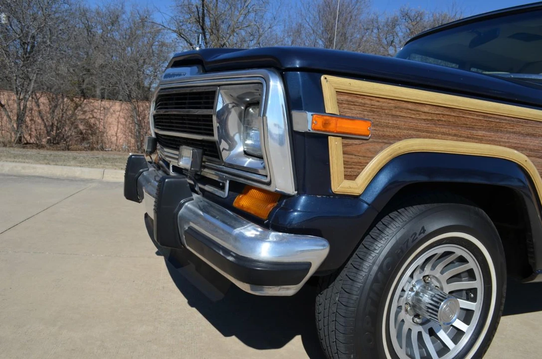 1991 Jeep SJ Grand Wagoneer - Image 22 of 31