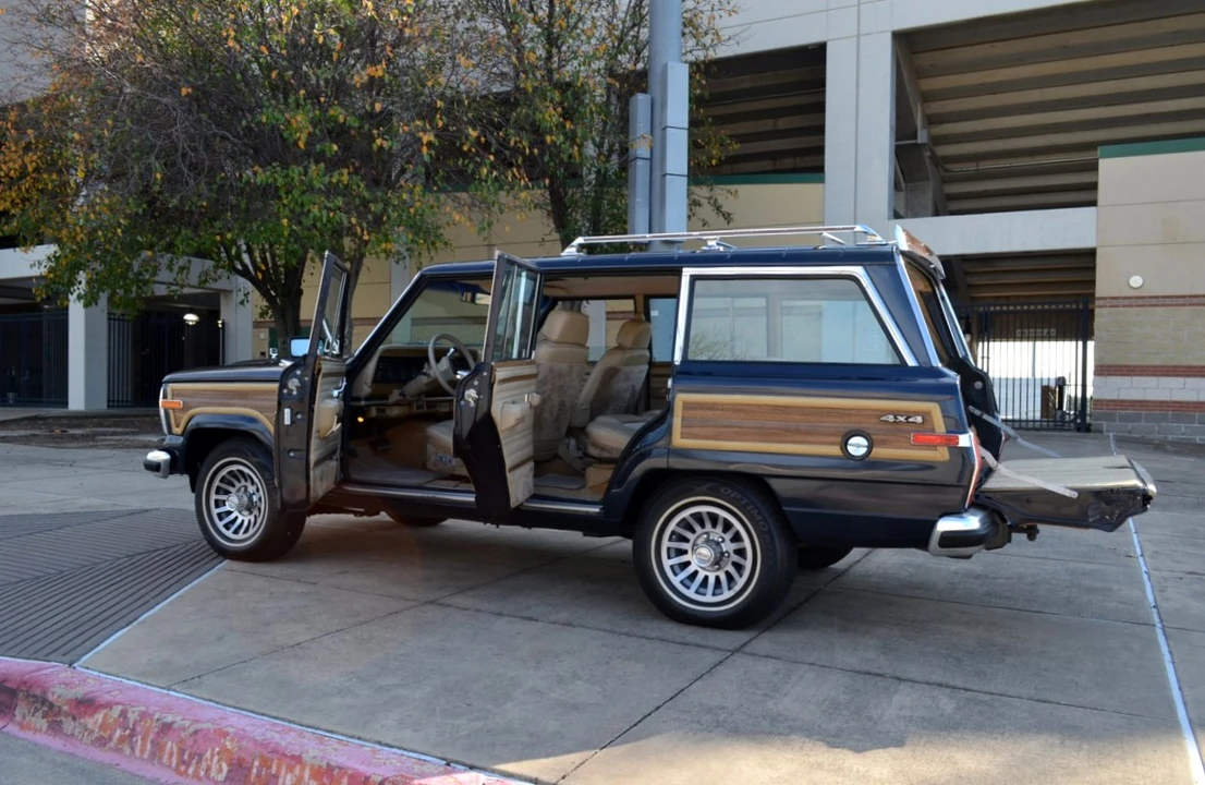 1991 Jeep SJ Grand Wagoneer - Image 20 of 31