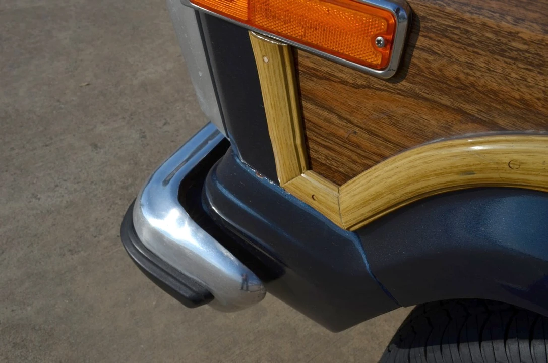 1991 Jeep SJ Grand Wagoneer - Image 23 of 31