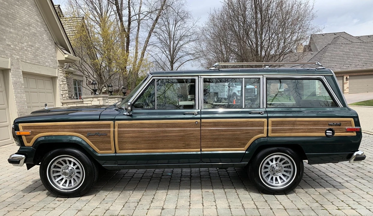 1991 Jeep SJ Grand Wagoneer - Image 11 of 31