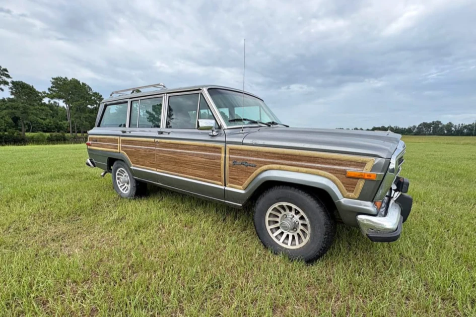 1991 Jeep SJ Grand Wagoneer - Image 4 of 31