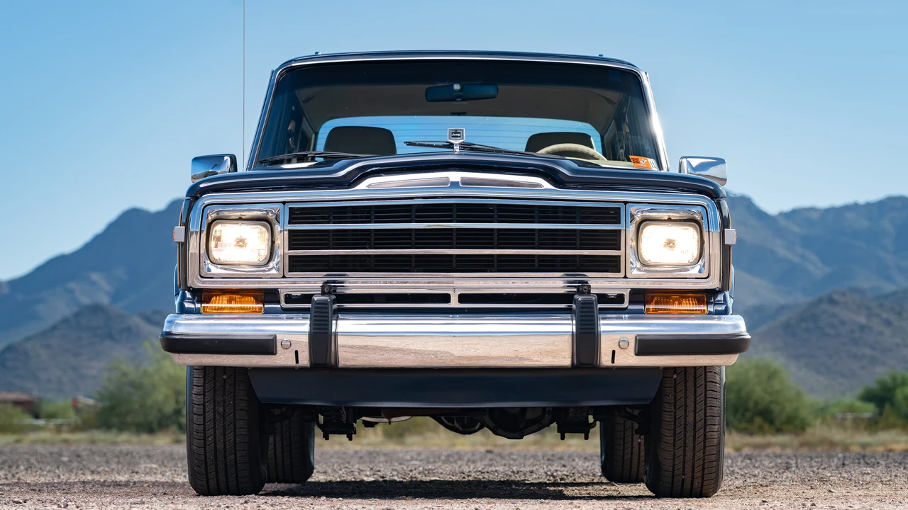 1991 Jeep SJ Grand Wagoneer - Image 8 of 31