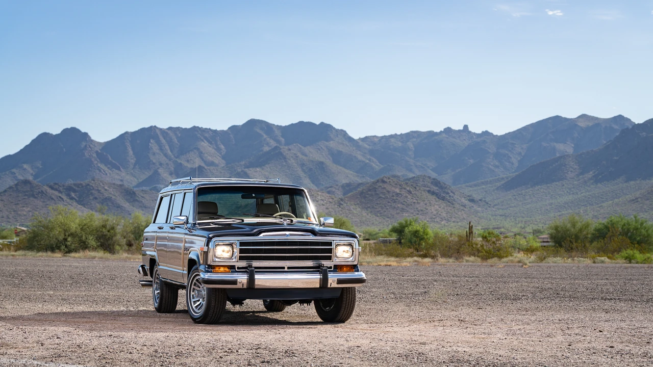 1991 Jeep SJ Grand Wagoneer - Image 9 of 31