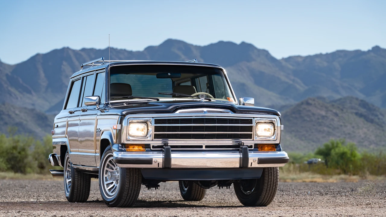 1991 Jeep SJ Grand Wagoneer - Image 10 of 31