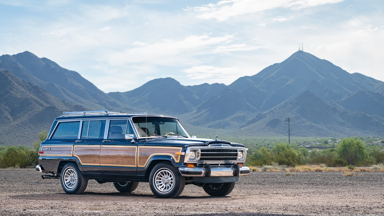 1991 Jeep SJ Grand Wagoneer - Image 11 of 31