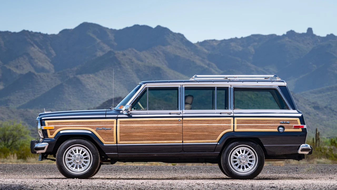 1991 Jeep SJ Grand Wagoneer - Image 14 of 31
