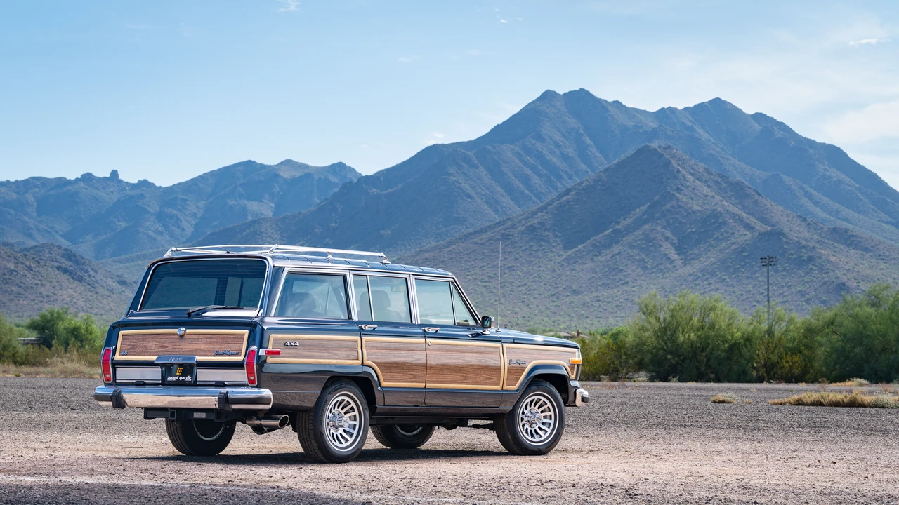 1991 Jeep SJ Grand Wagoneer - Image 17 of 31
